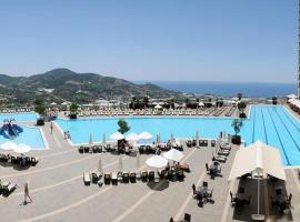 Gold City 5 star resort 2+1 appartement sea view and aqua park, resort in Alanya