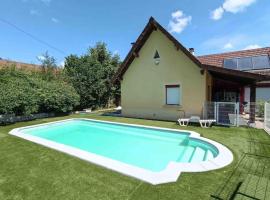 Maison de campagne avec piscine, maison de vacances à Courbouzon