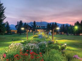 Glacier Park Lodge, Lodge in East Glacier Park