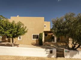 CAN NOVES - Villa de 5 suites 15-58, hotel in Sant Francesc Xavier