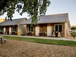 Bunkhouse 5A Under Cottonwood Trees