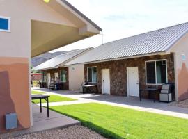 Bunkhouse 1B Sleeps 4, Hotel in La Verkin