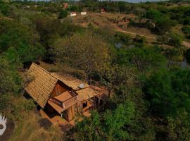 Chalé a beira de lago com churrasqueira em SP, cottage in Indaiatuba