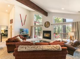 Wolf Den - Bright Open Concept 3 Bedroom- Hot Tub, Pet-Friendly, Minutes from Skiing!, hotel en Tahoma