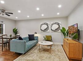 Roomy & Stylish 2BR Apt in Rogers Park - Sheridan N2, cheap hotel in Chicago