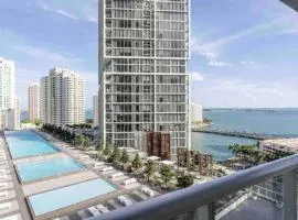High Ceiling Icon Brickell Condo with Bay &City Views and 5 star amenities