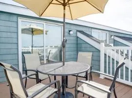 Walk to Ocean City Beach Condo with Rooftop Deck