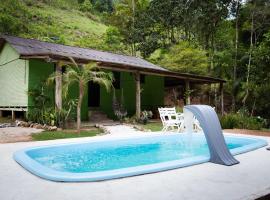 Casa de Campo com piscina em Marechal Floriano ES、マレシャウ・フロリアノの別荘