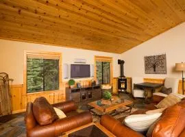 St Bernard at Tahoe Donner Remodeled 3BR - Private Hot Tub and Gym and Pool Access