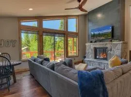 Spruce Haven by Tahoe Getaways at Tahoe Donner - Luxury Pet Friendly Cabin w Private Hot Tub