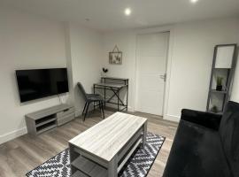 One Bedroom Apartment in Luton Town Centre, hotell i Luton