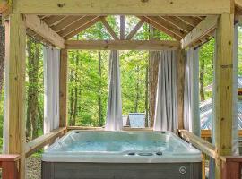 Stefan Cabin Nature-nested Tiny Home Hot Tub、チャタヌーガのタイニーハウス