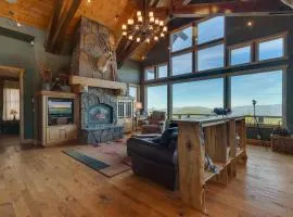 Grand Vista Lodge - 5 BR with Stunning Views, Pool Table, Private Hot Tub & HOA Pool!