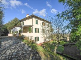 5 Bedroom Nice Home In Castelvecchio Di Comp,, viešbutis mieste Castelvecchio