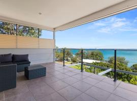 Breath-taking Bay Views Private Pad - Spacious, hotel in Morisset East