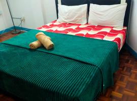 R2L5Y Room 3 with aircond + TV( share Toilet only), bed and breakfast en Bentong