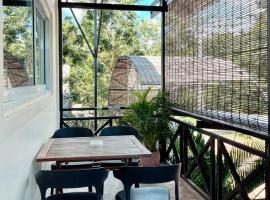 CornerStone Nesat in Nesat Village, hotel with parking in Phumĭ Chroŭy Svay