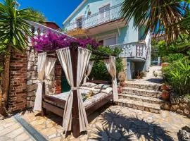 Holiday Home Maslenica with Sea Views & Pool