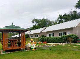 Davy Cottage Phuket, hotel amb aparcament a Ban Riang