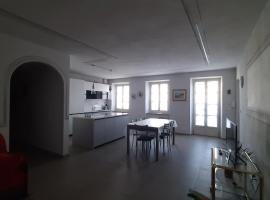 Appartamento nel marchesato: Saluzzo'da bir daire