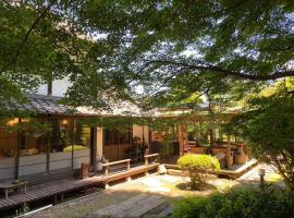 Antique Villa Lotus（古民家ロータス）, hotell i Tsukuba
