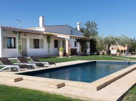 Santolina - Casa Rural en l'Ampolla con piscina privada, jardín y barbacoa - Deltavacaciones, cabană din L'Ampolla