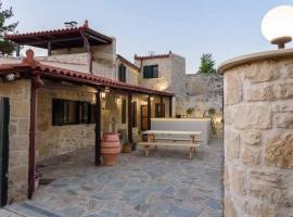 Pyrgou Villa with Shared Swimming pool, hotel with parking in Heraklio Town