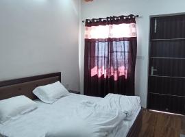 Nature's Lap Homestay - 2BHK Apartment, hotel in Bhowāli