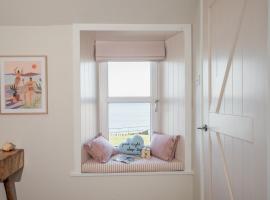 Ina's Cottage - Seasgair Lodges, hotel in Portmahomack