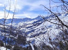 Appartement 4/6P Valmeinier 1800 – hotel w mieście Valmeinier