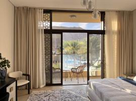 Luxury 4 bedroom Villa with Private Pool by GLOBALSTAY, cottage in Bandar Jişşah