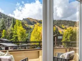 New Listing 3 BR Townhouse - Steps to Gondola