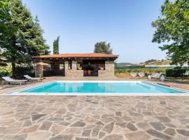 Villa OINOI with Pool for Luxury Vacation and Events, hotel di Marathón