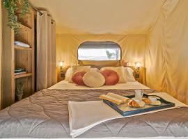 Càmping Castell Montgrí ****, glamping en L'Estartit