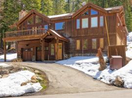 Alpine Diamond - Hot Tub, Pet Friendly, Shuttle to Slopes!, villa i Alpine Meadows