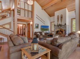 Creek Side- 4 Primary Suites, Hot Tub, Shuttle to Slopes, Pet Friendly, hotel en Olympic Valley