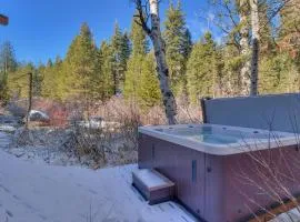 Creek Side- 4 Primary Suites, Hot Tub, Shuttle to Slopes, Pet Friendly