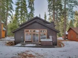 Contemporary Tahoe Donner 3BR Hot Tub- Pet Friendly- Amenity Access