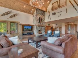 Highland Estate at Old Greenwood - Large, Luxury, Private Hot Tub & Amenity Access, rumah kotej di Truckee