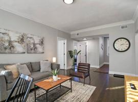 Comfortable 2BR Chicago Apt - Sunnyside 2F, hotel in Chicago