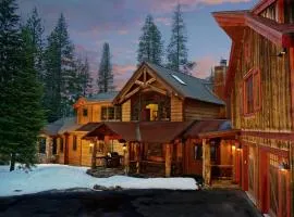 Bullshead Lodge- Luxury Estate, 4 Acres on River, Hot Tub, Minutes from the Slopes!