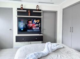 Depa de lujo con piscina y jacuzzi, apartamento em Guayaquil