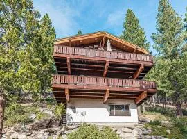 Fantastic Lakeview house with large decks!