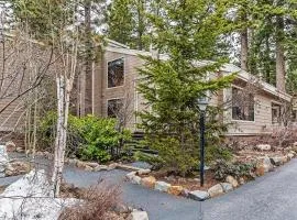 168 Forest Pines - walk to Lakeshore Blvd community pool and hot tub