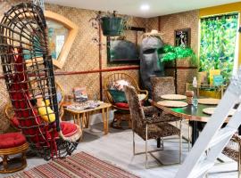 Tropical Tiki Hut: Louisville şehrinde bir kulübe