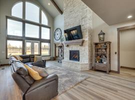 Spacious McCall Home with Private Lake Access!, hotel in McCall