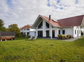 Haus in idyllischer Lage mit Sauna, Terrasse und Garten - Villa Mondlicht, hotel in Vaschvitz