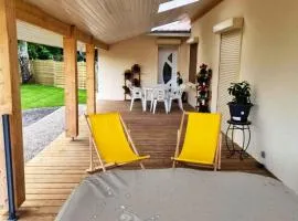 Maison de 2 chambres avec jacuzzi jardin clos et wifi a Carcans a 8 km de la plage