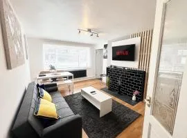 Beautiful Modern Apt (Sleeps 5)