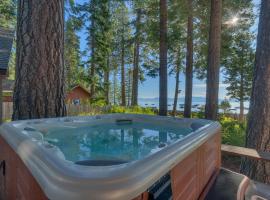 Evans Lakeview- Hot Tub- Fireplace- Walk To Lake- Minutes to Homewood Resort, hotel in Homewood